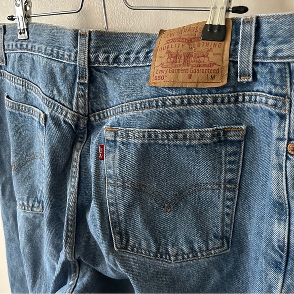 Vintage Levi 550 Mid Wash - Picture 4 of 5